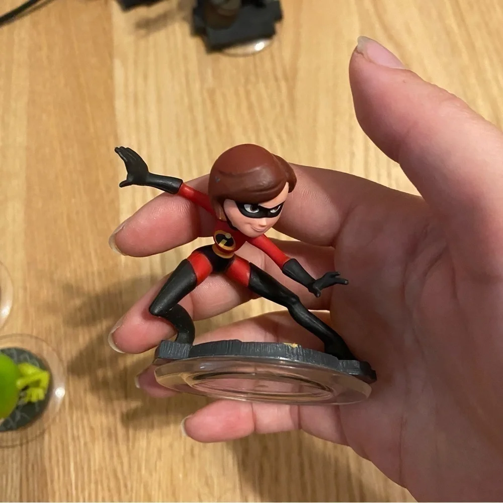 Disney Infinity Figures Set Some 2.0 W/ Base Woody Jessie Sully Merida Mike